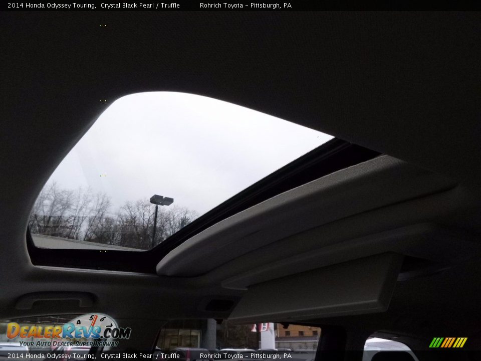 2014 Honda Odyssey Touring Crystal Black Pearl / Truffle Photo #20
