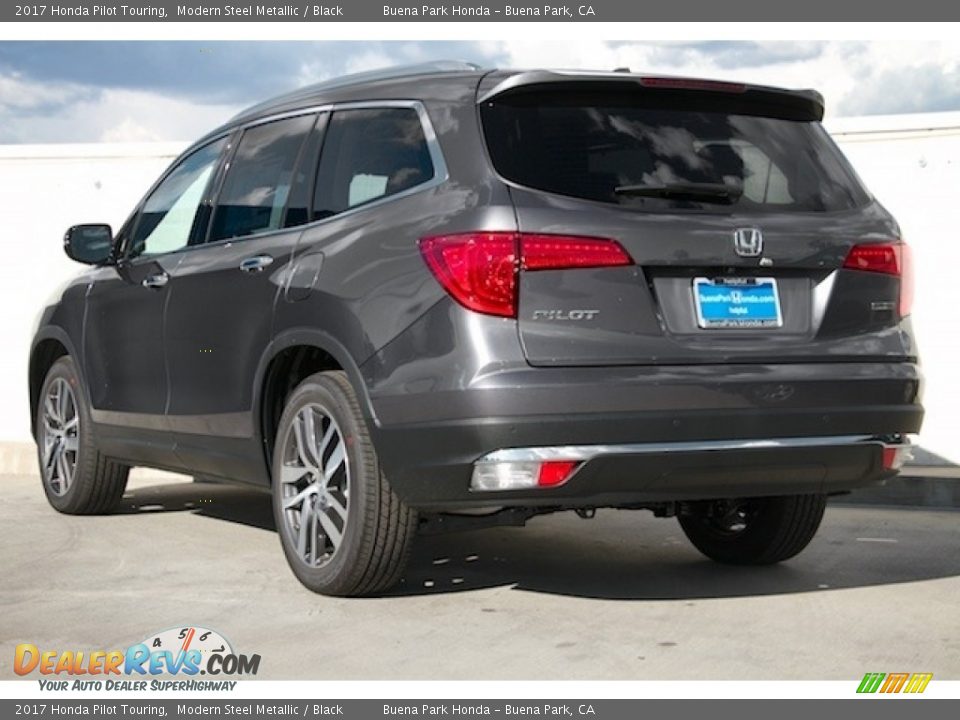 2017 Honda Pilot Touring Modern Steel Metallic / Black Photo #2