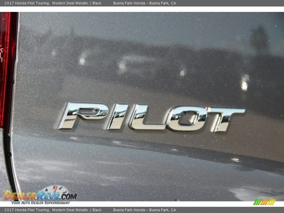 2017 Honda Pilot Touring Modern Steel Metallic / Black Photo #3