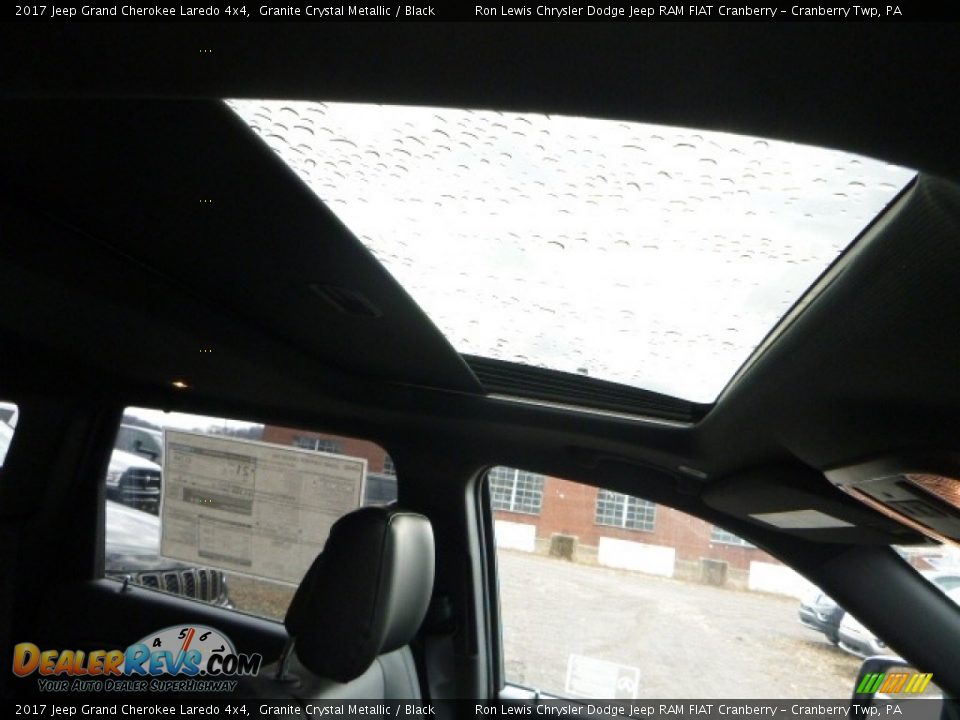 2017 Jeep Grand Cherokee Laredo 4x4 Granite Crystal Metallic / Black Photo #10