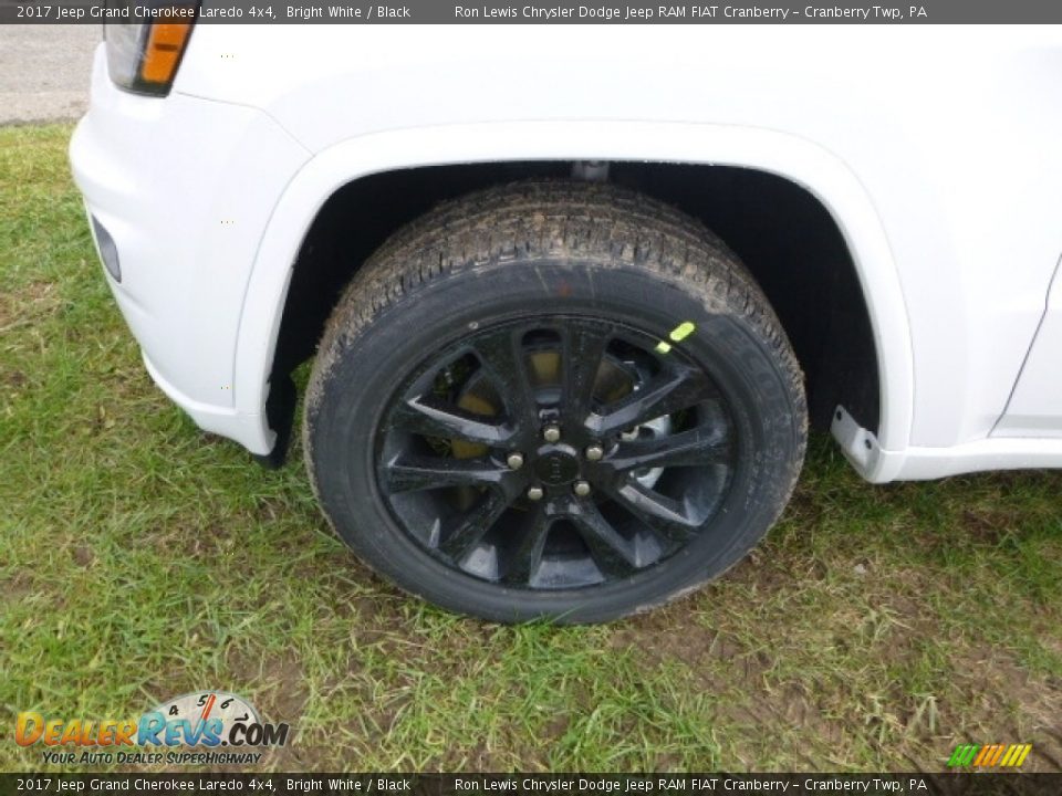 2017 Jeep Grand Cherokee Laredo 4x4 Bright White / Black Photo #2