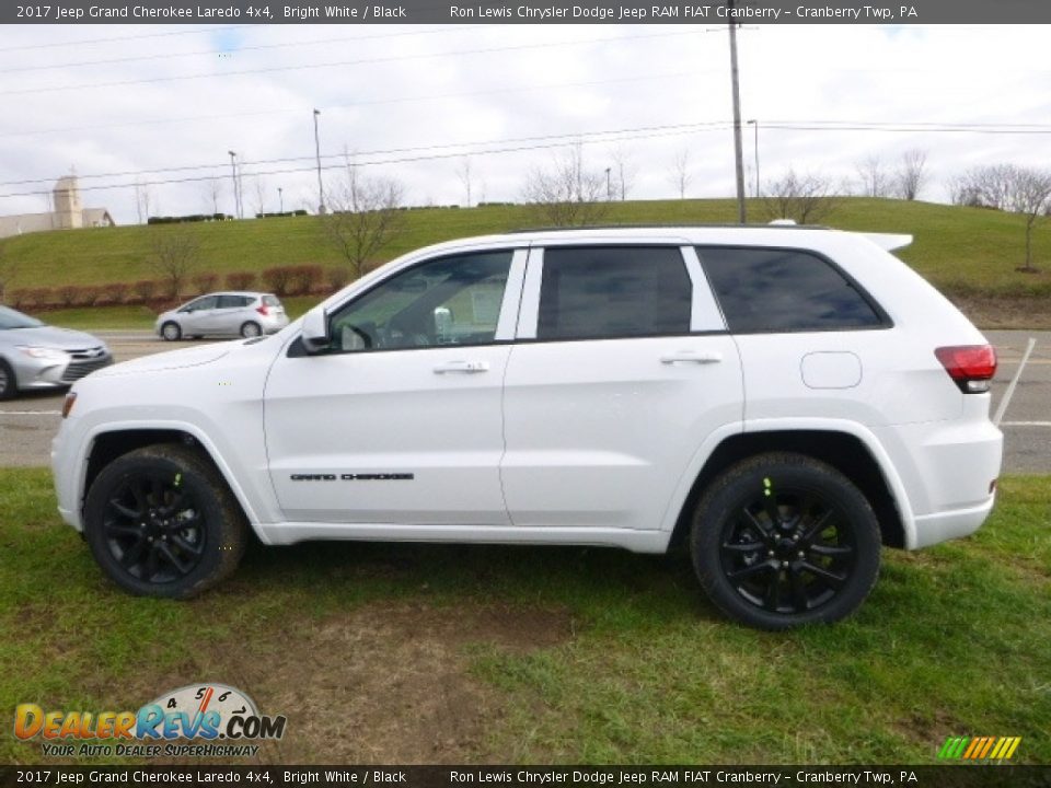 2017 Jeep Grand Cherokee Laredo 4x4 Bright White / Black Photo #3