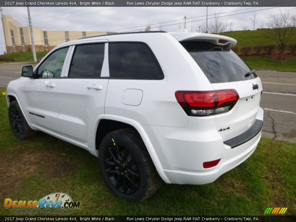 2017 Jeep Grand Cherokee Laredo 4x4 Bright White / Black Photo #4