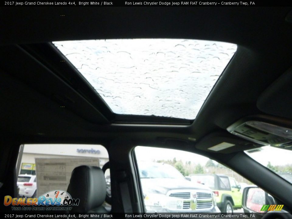 2017 Jeep Grand Cherokee Laredo 4x4 Bright White / Black Photo #7