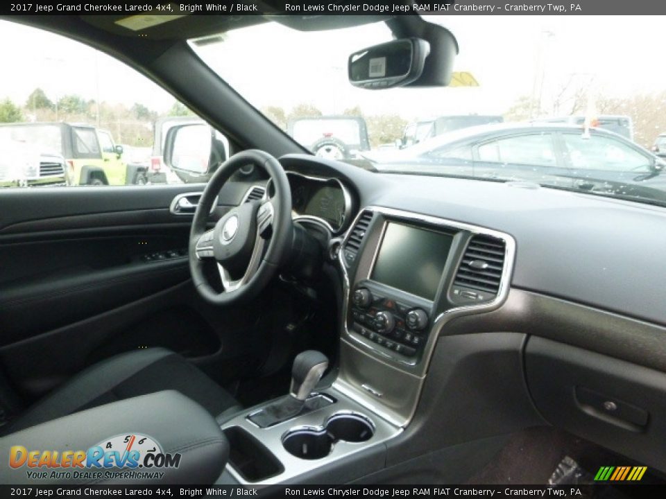 2017 Jeep Grand Cherokee Laredo 4x4 Bright White / Black Photo #8