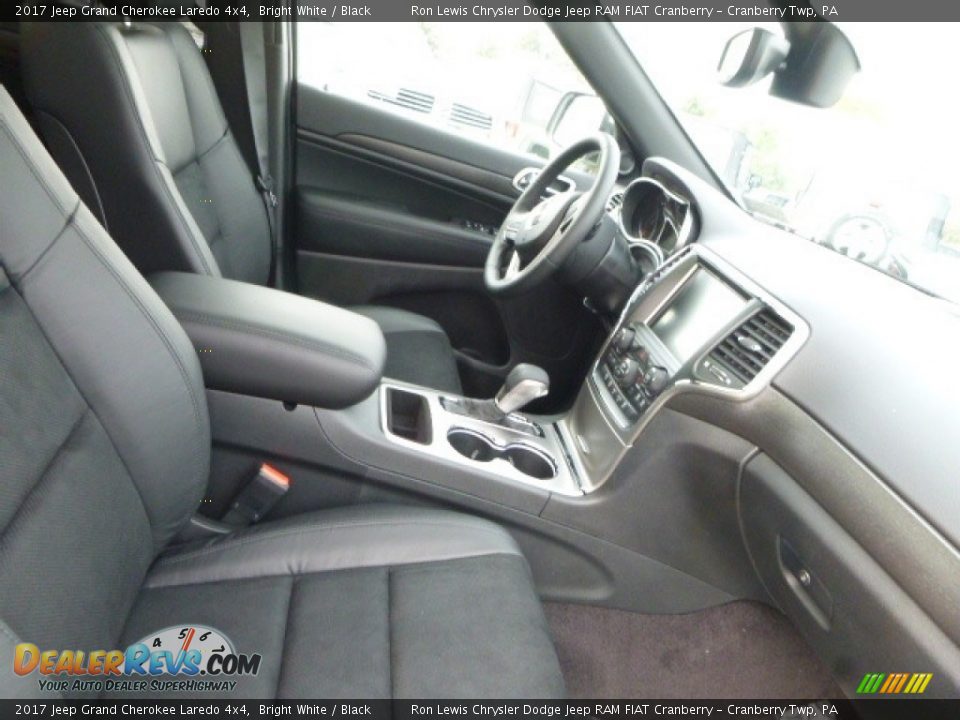 2017 Jeep Grand Cherokee Laredo 4x4 Bright White / Black Photo #9