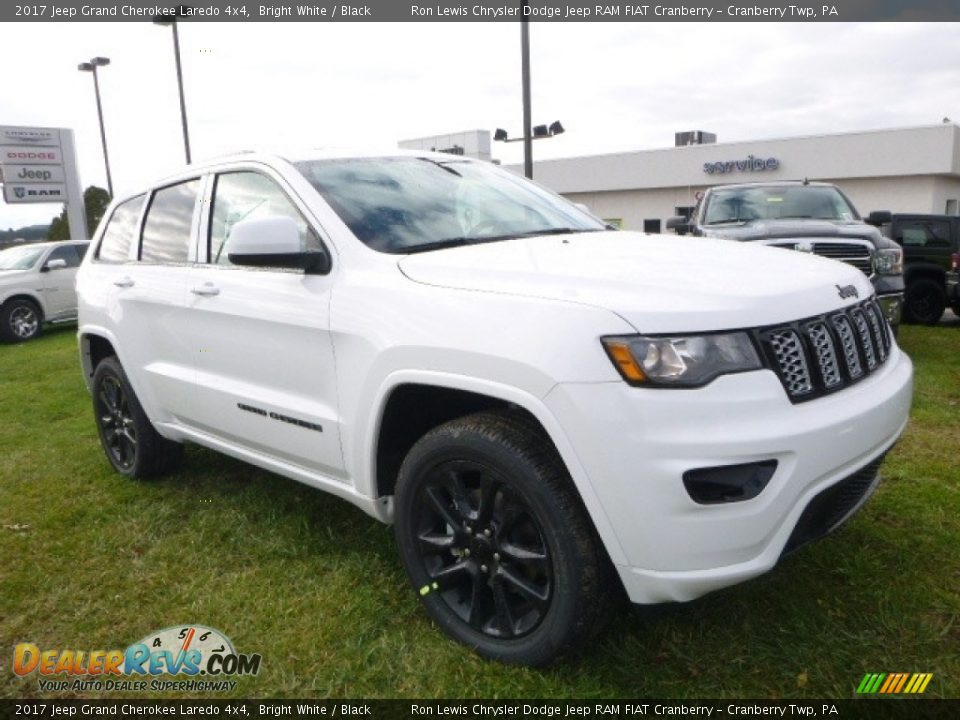 2017 Jeep Grand Cherokee Laredo 4x4 Bright White / Black Photo #10