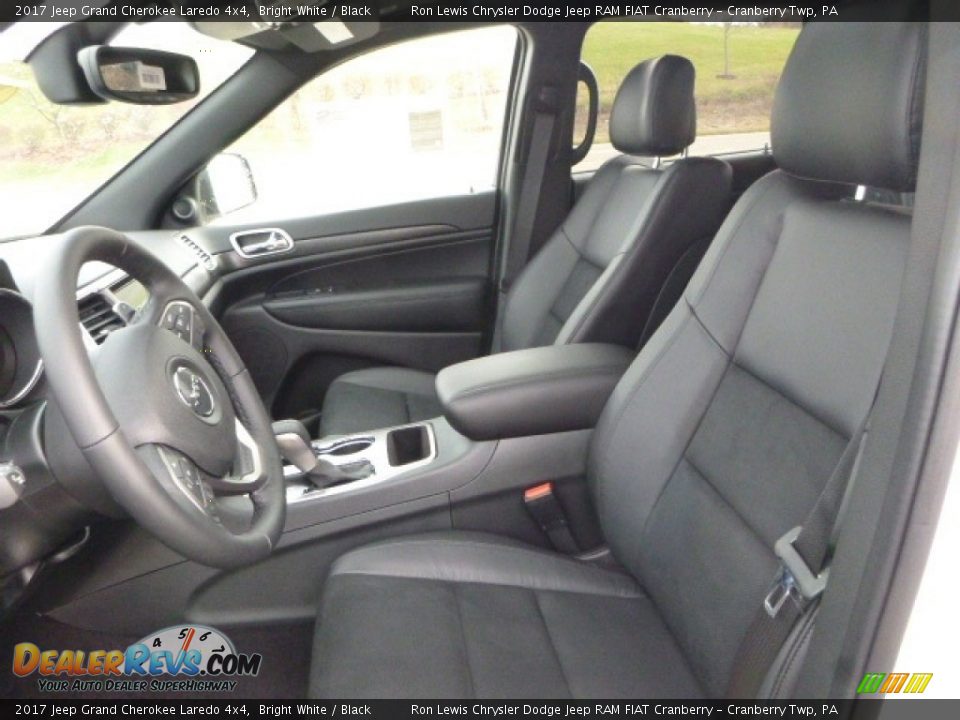 2017 Jeep Grand Cherokee Laredo 4x4 Bright White / Black Photo #13