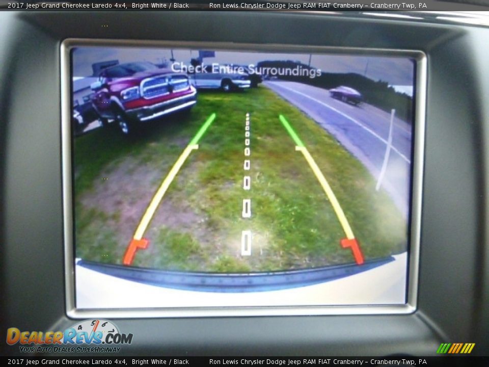 2017 Jeep Grand Cherokee Laredo 4x4 Bright White / Black Photo #18