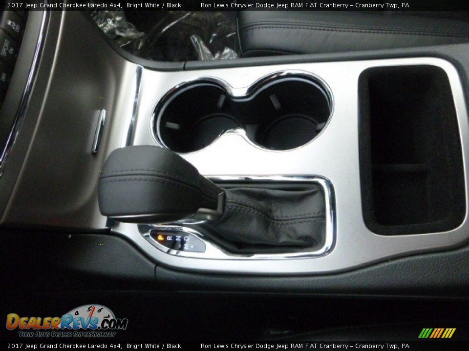 2017 Jeep Grand Cherokee Laredo 4x4 Bright White / Black Photo #19