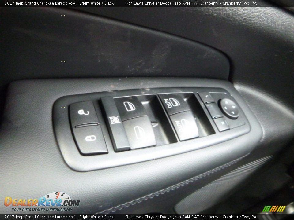 2017 Jeep Grand Cherokee Laredo 4x4 Bright White / Black Photo #20