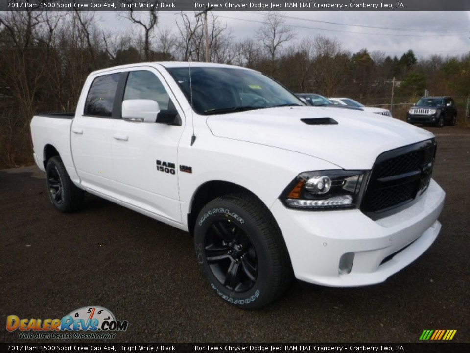 Front 3/4 View of 2017 Ram 1500 Sport Crew Cab 4x4 Photo #12