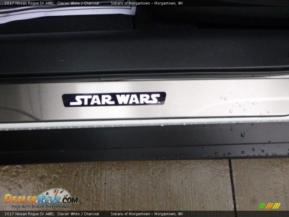 2017 Nissan Rogue SV AWD Glacier White / Charcoal Photo #11
