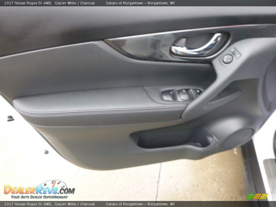 2017 Nissan Rogue SV AWD Glacier White / Charcoal Photo #14