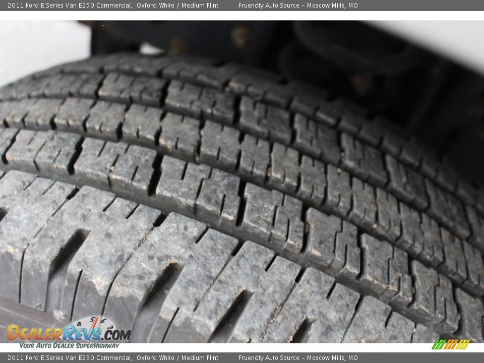2011 Ford E Series Van E250 Commercial Oxford White / Medium Flint Photo #20