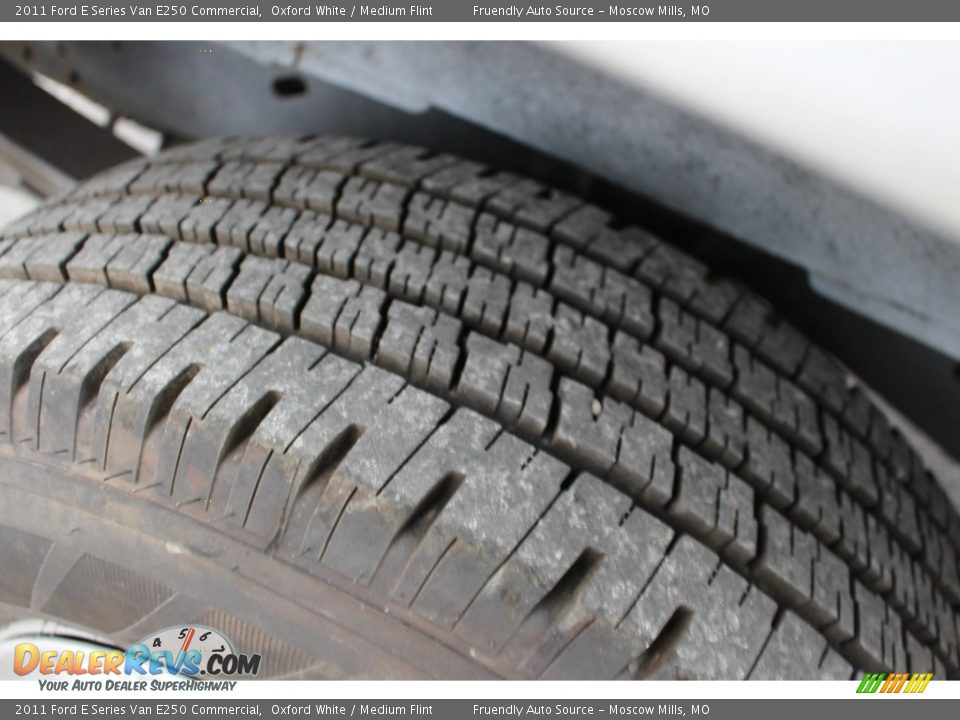 2011 Ford E Series Van E250 Commercial Oxford White / Medium Flint Photo #23
