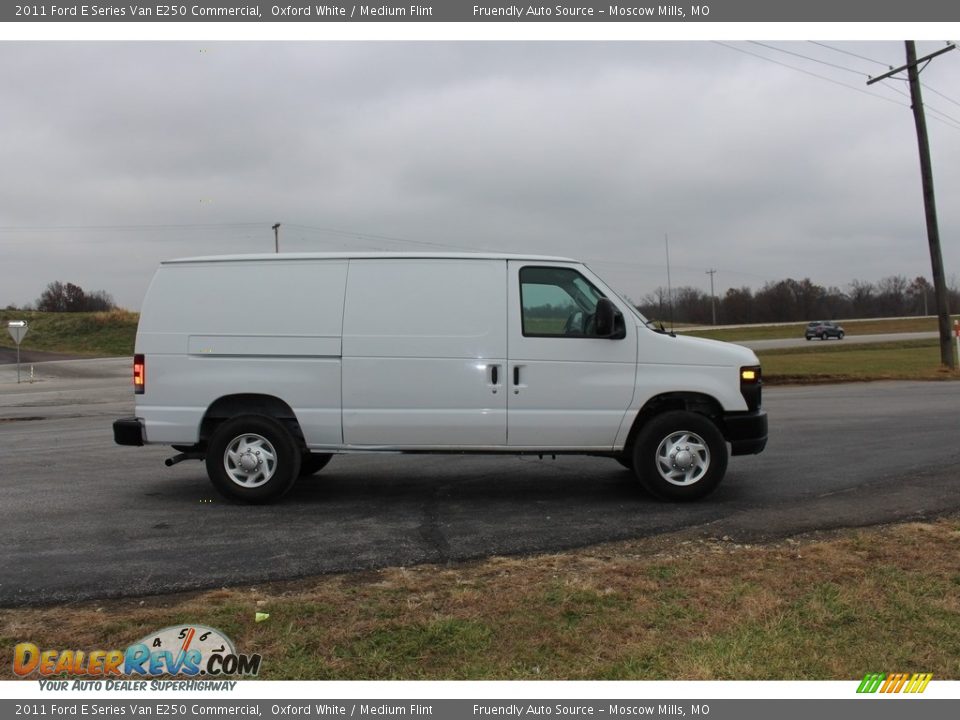 2011 Ford E Series Van E250 Commercial Oxford White / Medium Flint Photo #24