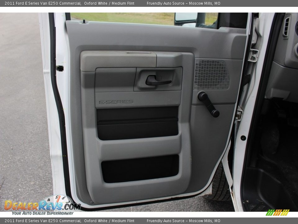 2011 Ford E Series Van E250 Commercial Oxford White / Medium Flint Photo #32