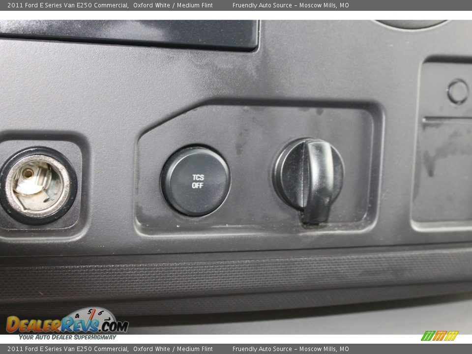 2011 Ford E Series Van E250 Commercial Oxford White / Medium Flint Photo #35