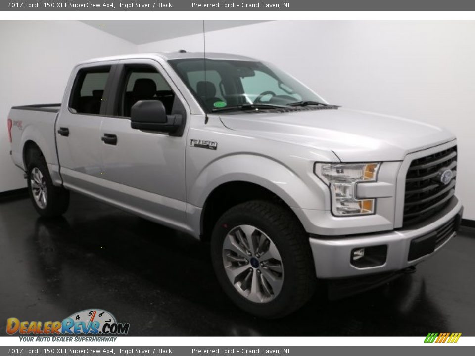 Front 3/4 View of 2017 Ford F150 XLT SuperCrew 4x4 Photo #7
