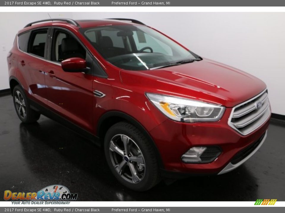 Front 3/4 View of 2017 Ford Escape SE 4WD Photo #10