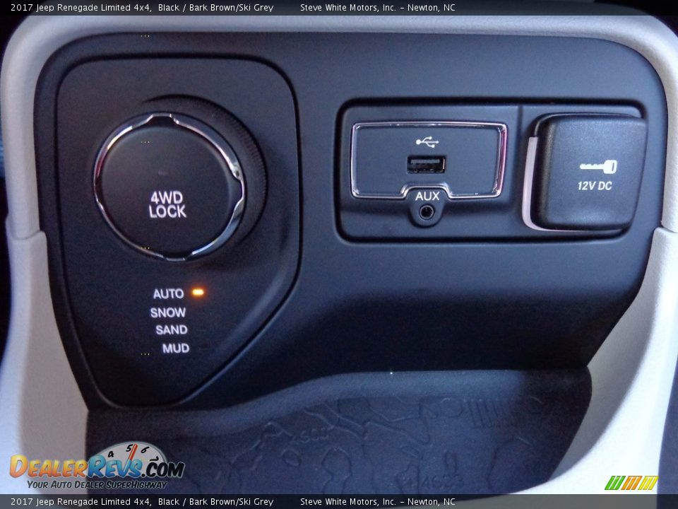 Controls of 2017 Jeep Renegade Limited 4x4 Photo #19