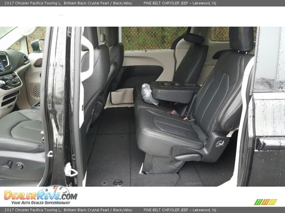 2017 Chrysler Pacifica Touring L Brilliant Black Crystal Pearl / Black/Alloy Photo #8