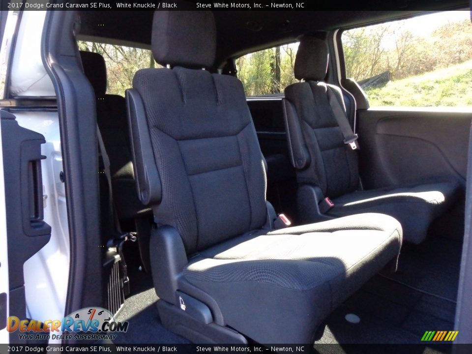 2017 Dodge Grand Caravan SE Plus White Knuckle / Black Photo #11