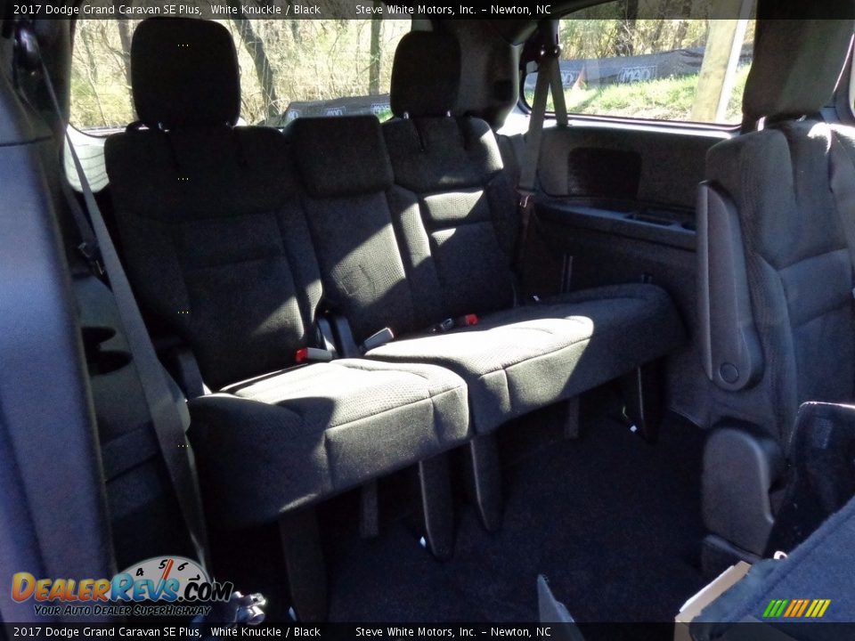 2017 Dodge Grand Caravan SE Plus White Knuckle / Black Photo #12