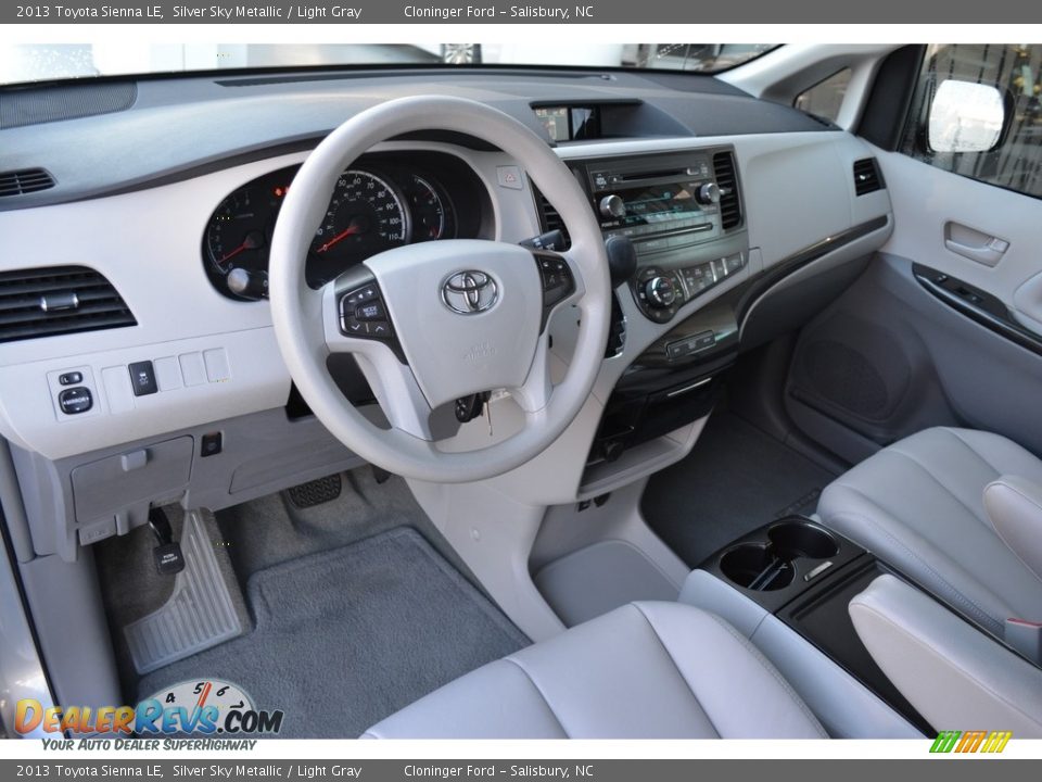 2013 Toyota Sienna LE Silver Sky Metallic / Light Gray Photo #10