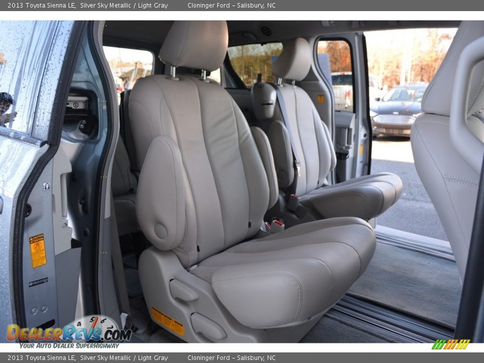 2013 Toyota Sienna LE Silver Sky Metallic / Light Gray Photo #13