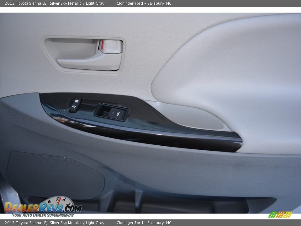 2013 Toyota Sienna LE Silver Sky Metallic / Light Gray Photo #14
