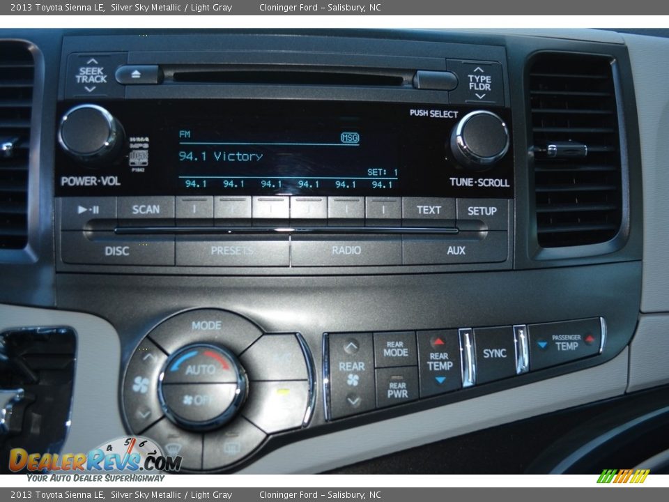 2013 Toyota Sienna LE Silver Sky Metallic / Light Gray Photo #16