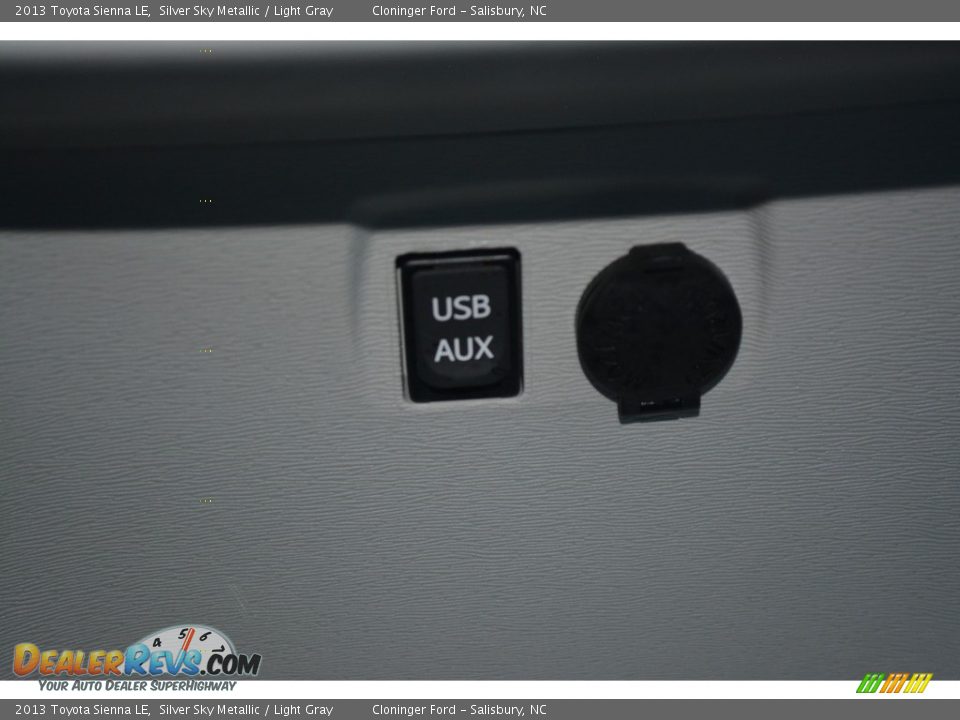 2013 Toyota Sienna LE Silver Sky Metallic / Light Gray Photo #19
