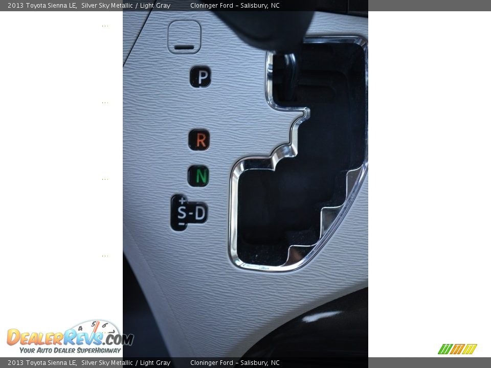2013 Toyota Sienna LE Silver Sky Metallic / Light Gray Photo #20