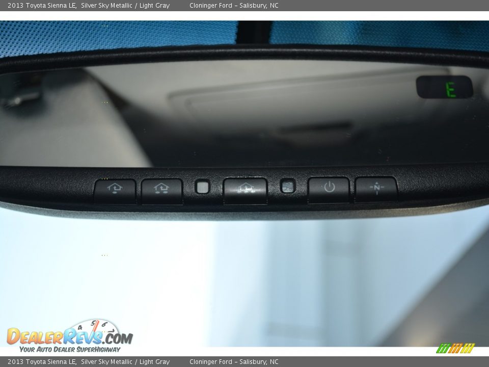 2013 Toyota Sienna LE Silver Sky Metallic / Light Gray Photo #21
