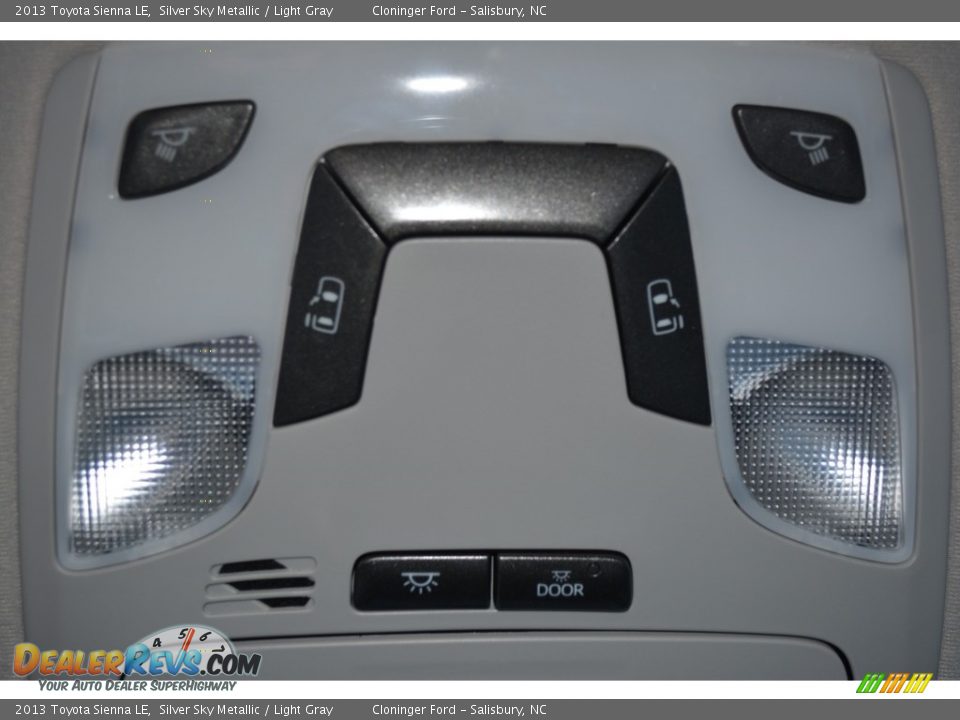 2013 Toyota Sienna LE Silver Sky Metallic / Light Gray Photo #22
