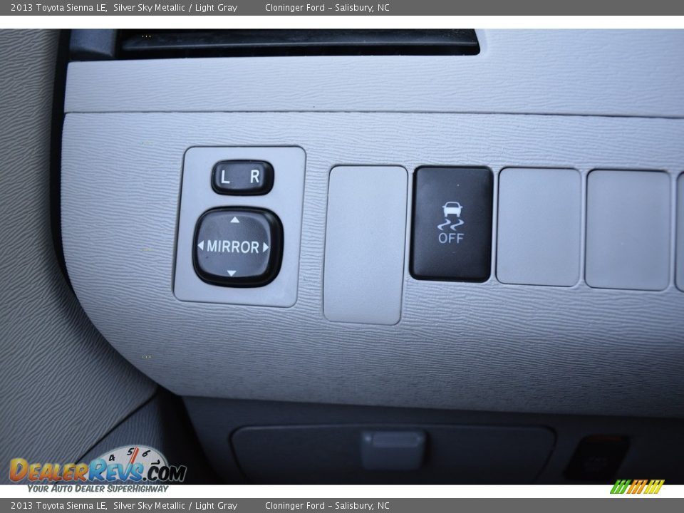 2013 Toyota Sienna LE Silver Sky Metallic / Light Gray Photo #25