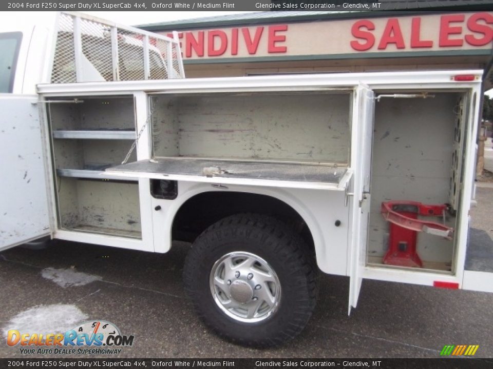 2004 Ford F250 Super Duty XL SuperCab 4x4 Oxford White / Medium Flint Photo #11