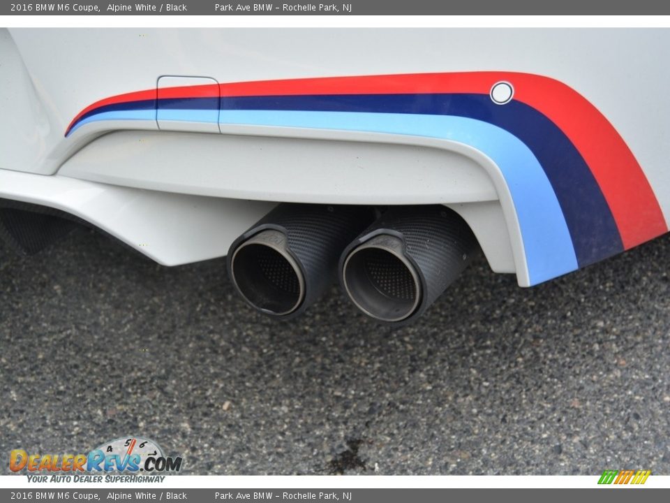 Exhaust of 2016 BMW M6 Coupe Photo #24