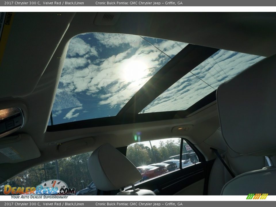 2017 Chrysler 300 C Velvet Red / Black/Linen Photo #10