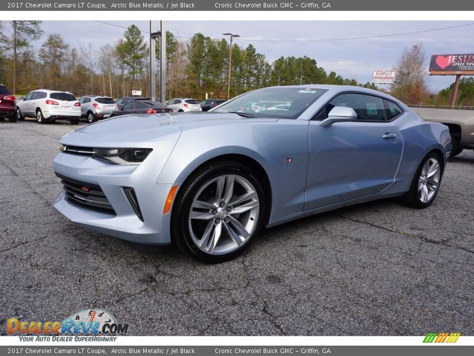 Front 3/4 View of 2017 Chevrolet Camaro LT Coupe Photo #3