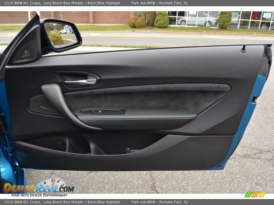 Door Panel of 2016 BMW M2 Coupe Photo #25