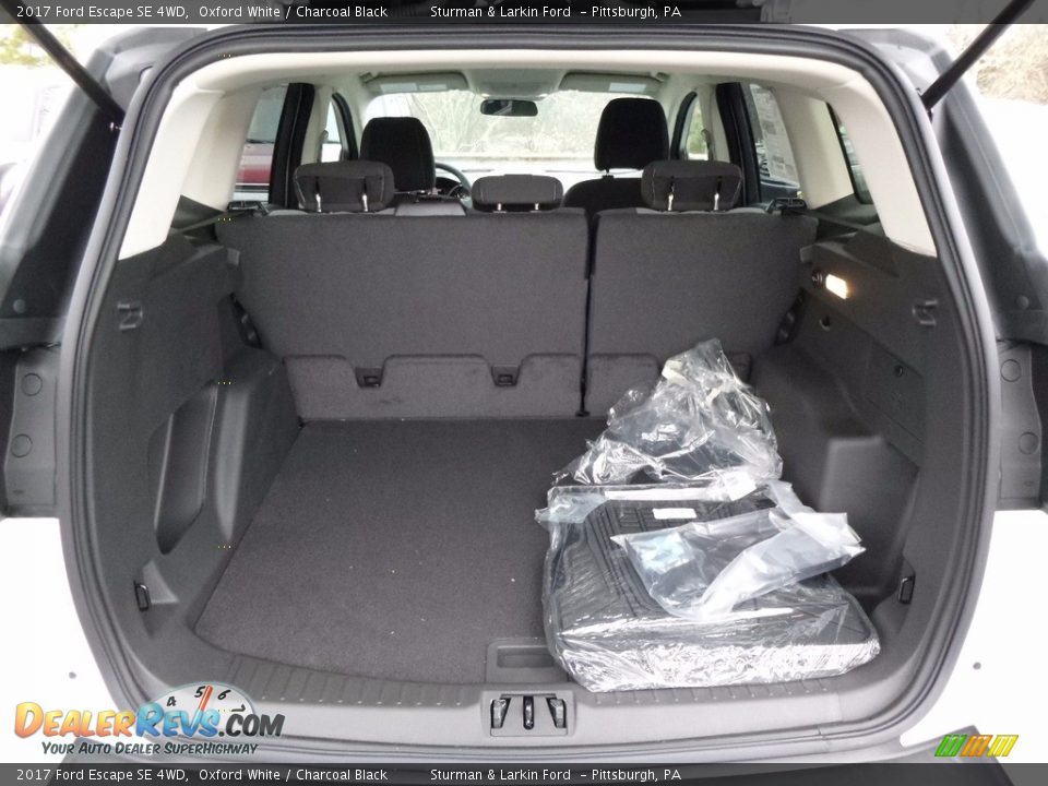 2017 Ford Escape SE 4WD Oxford White / Charcoal Black Photo #3