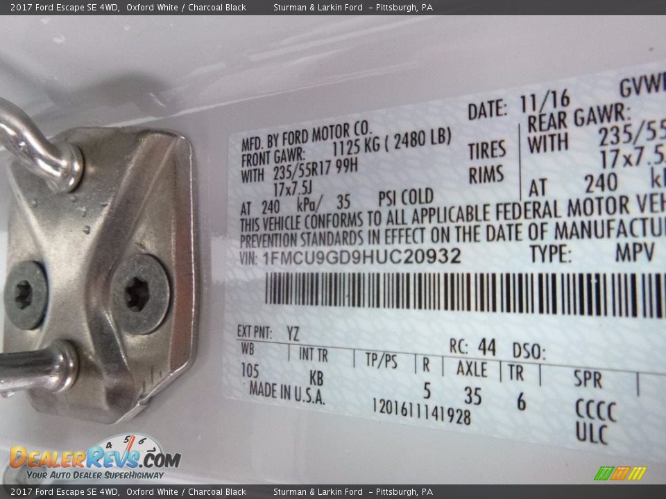 2017 Ford Escape SE 4WD Oxford White / Charcoal Black Photo #11