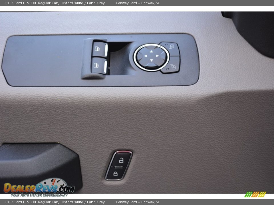 Controls of 2017 Ford F150 XL Regular Cab Photo #18
