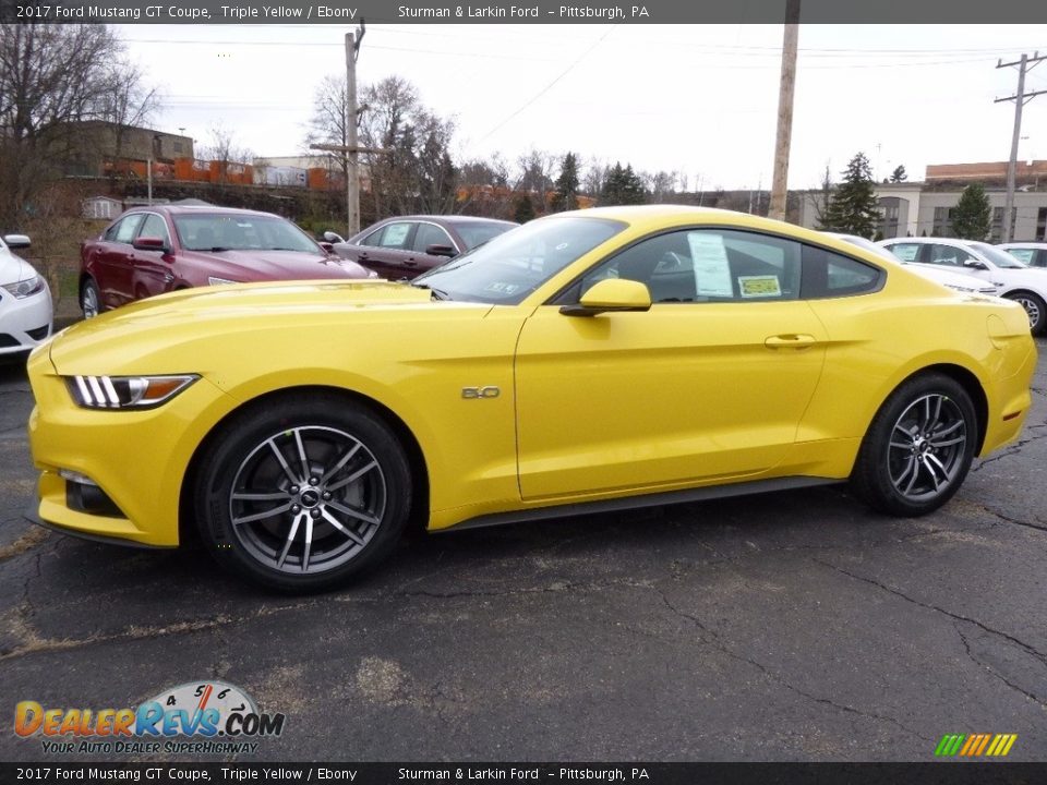 Front 3/4 View of 2017 Ford Mustang GT Coupe Photo #4