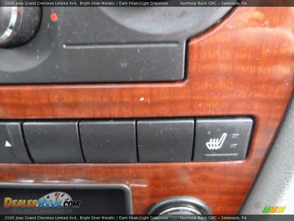 2006 Jeep Grand Cherokee Limited 4x4 Bright Silver Metallic / Dark Khaki/Light Graystone Photo #22
