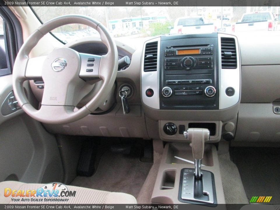 2009 Nissan Frontier SE Crew Cab 4x4 Avalanche White / Beige Photo #10