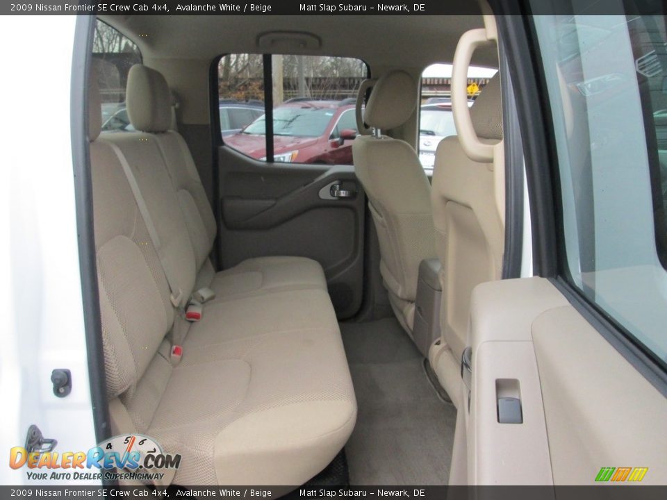 2009 Nissan Frontier SE Crew Cab 4x4 Avalanche White / Beige Photo #18